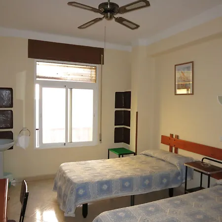 Guillot * 托雷莫利诺斯